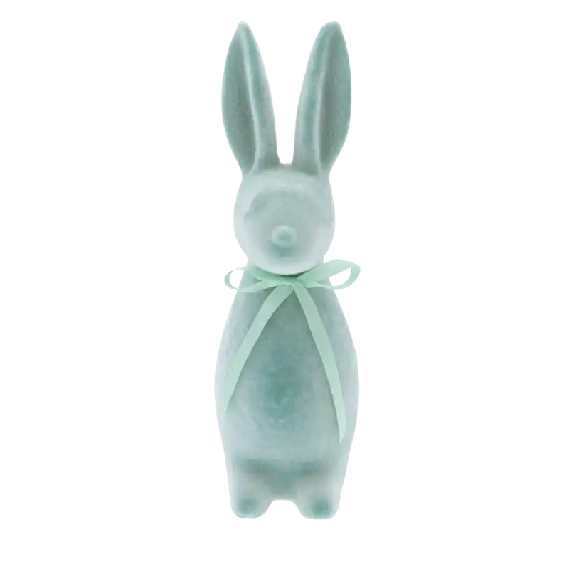 Turkusowy flokowany zając o wysokości 30 cm, ozdobiony satynową kokardą. Nowoczesna figurka wielkanocna prezentowana na wprost.