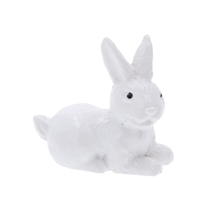 Widok z profilu na białą figurkę zajączka o wymiarach 3,5 cm na 3,5 cm, stanowiącą klasyczny akcent wielkanocnych aranżacji.