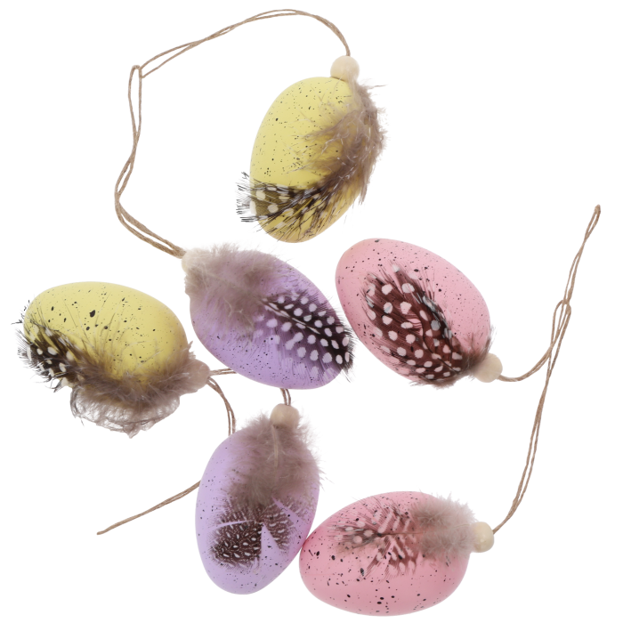 Zestaw 6 wielkanocnych pisanek zawieszek o wysokości 6 cm. Jajka w nakrapiane wzory z piórami na sznurkach.