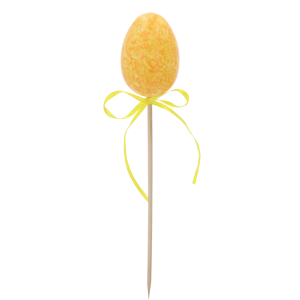 Pomarańczowa pisanka na piku 6 cm ozdobiona żółtą kokardką, klasyczny dodatek do wielkanocnego koszyka.