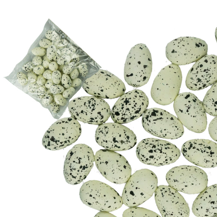 Zestaw 36 kremowych jajeczek dekoracyjnych ze styropianu o wysokości 3 cm. Pisanki posiadają nakrapiany wzór, idealny do stroików wielkanocnych.