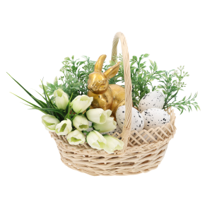 Owalny naturalny kosz wiklinowy 23x16 cm w rozmiarze S wypełniony wielkanocną dekoracją ze złotym zającem, tulipanami i nakrapianymi jajkami.
