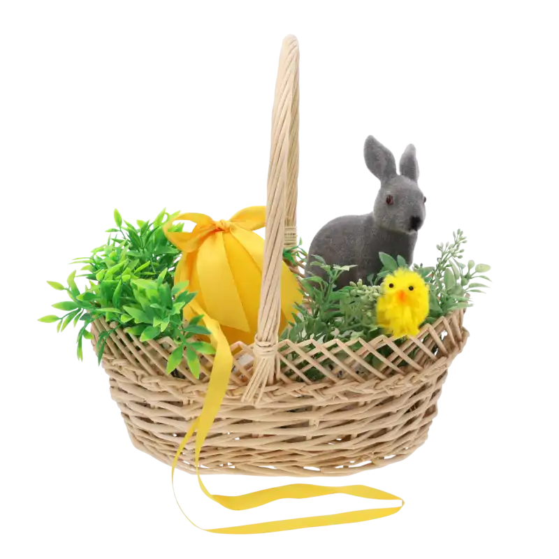 Owalny naturalny kosz wiklinowy w rozmiarze M wypełniony dekoracjami wielkanocnymi, idealny do prezentacji stroików.