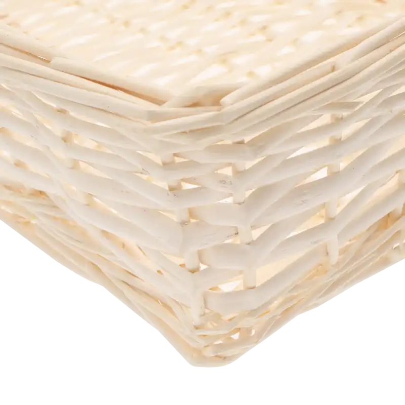 Zbliżenie na splot naturalnej wikliny, pokazujące detale wykonania oraz teksturę materiału dekoracyjnego.