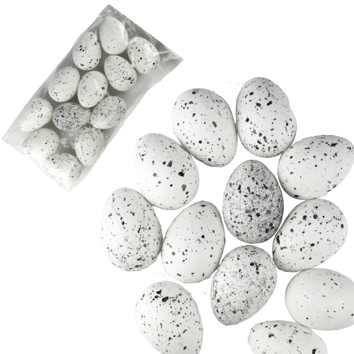 Zestaw 12 białych pisanek i jaj z plastiku o wysokości 7 cm. Nakrapiana faktura zapewnia naturalny wygląd w stroikach.