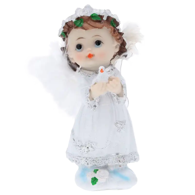 Biała figurka aniołka z gołębiem o wysokości 12 cm, zdobiona srebrnymi akcentami i piórami, idealna na komunię.