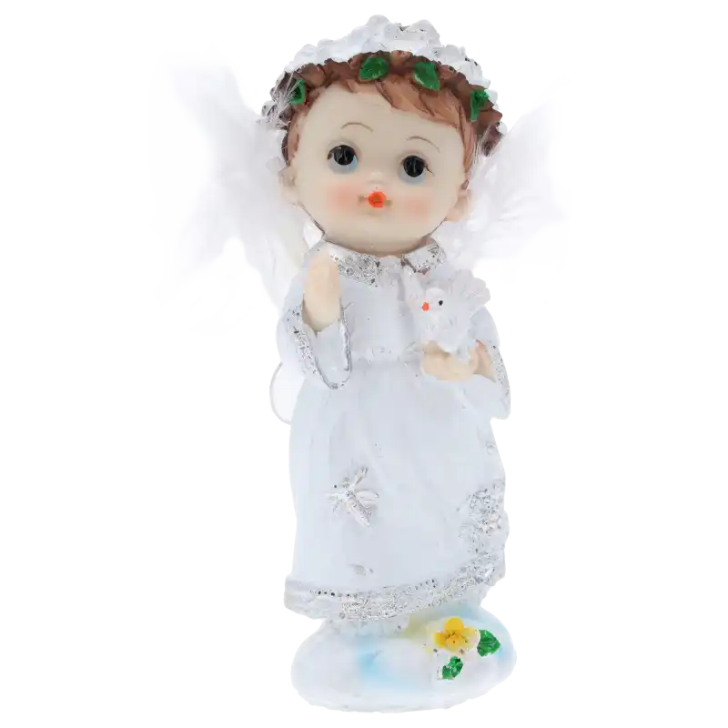 Centralny widok na białą figurkę aniołka z gołębiem o wysokości 12 cm, posiadającą delikatne skrzydła z piór i zdobienia.