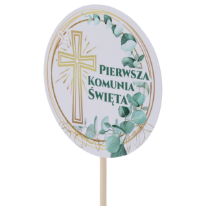 Półprofilowe ujęcie toppera komunijnego, ukazujące lekko zaokrąglony kształt dekoracji oraz sposób mocowania na drewnianym piku.