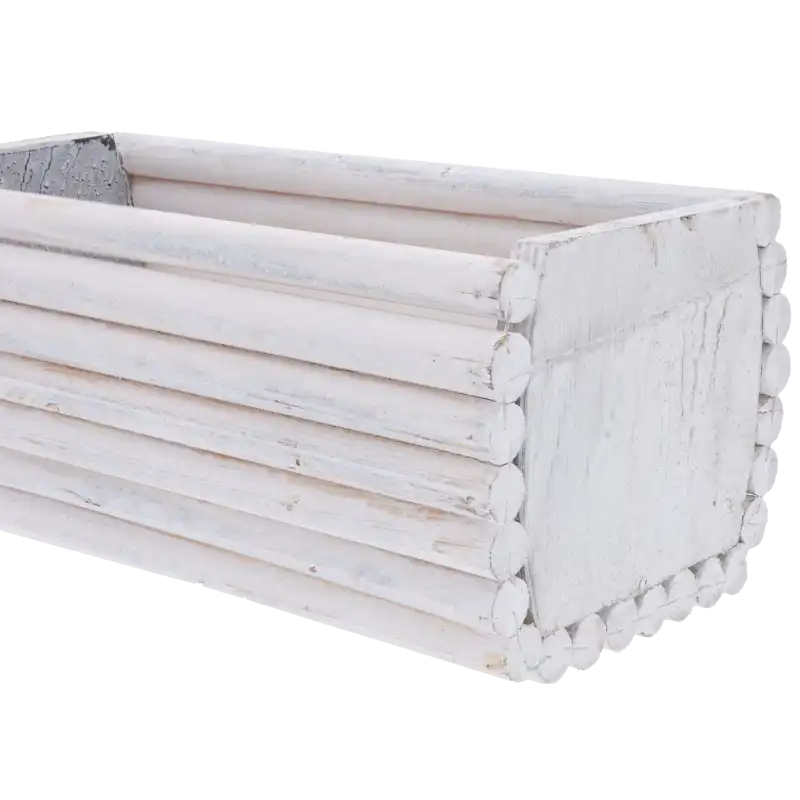 Kątowe ujęcie białej osłonki 30x15 cm wykonanej z drewnianych palików. Naturalny dodatek do wystroju wnętrz.