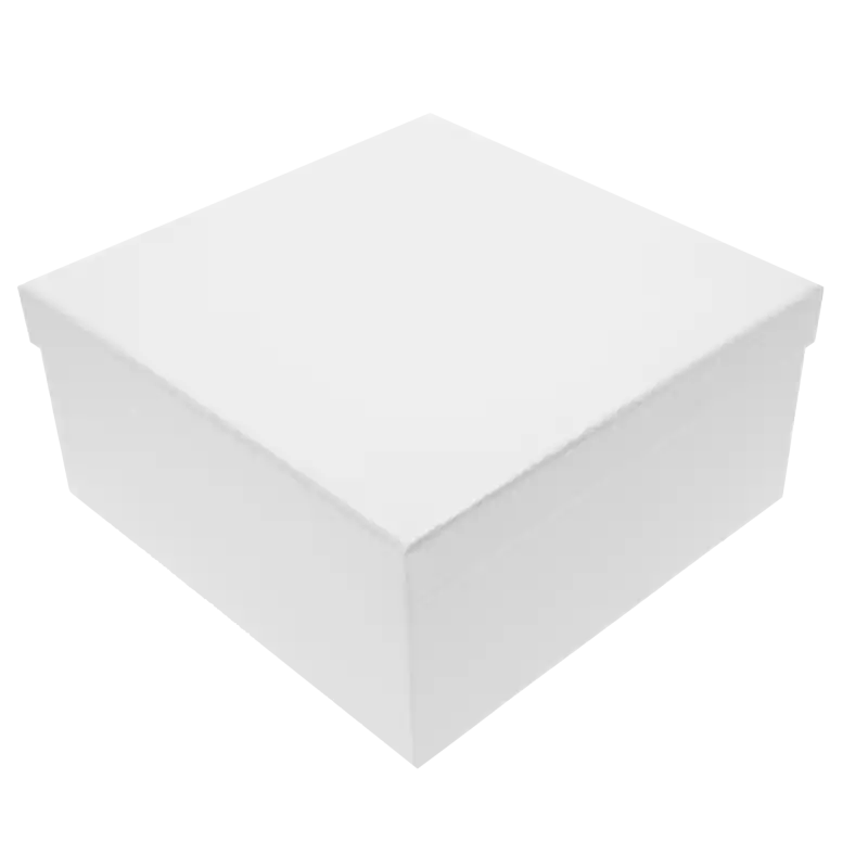 Komplet trzech białych kwadratowych flower boxów z pokrywkami. Eleganckie pudełka o fakturalnej powierzchni idealne na prezenty komunijne.