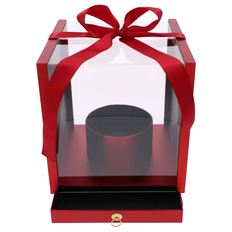 Czerwony flower box z szufladą o wymiarach 25x25 cm. Pudełko posiada przezroczyste ścianki i ozdobną wstążkę na górze.