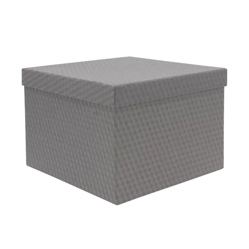 Pojedynczy szary kwadratowy flower box z nałożoną pokrywką. Widoczna szczegółowa faktura wzmacnianego papieru, z którego wykonano pudełko.