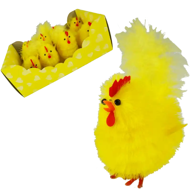 Zestawienie pojedynczego żółtego kurczaczka 9 cm z widocznym w tle opakowaniem zbiorczym pełnym wielkanocnych figurek.