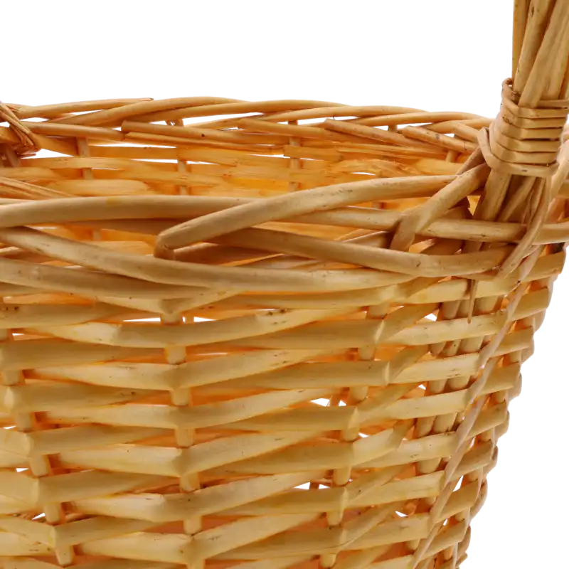 Zbliżenie na precyzyjny splot naturalnej wikliny w odcieniu słomkowym. Detal pokazujący jakość wykonania krawędzi oraz mocowanie rączki.