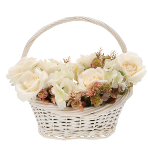 Naturalny owalny kosz wiklinowy M wypełniony kompozycją jasnych kwiatów. Elegancka baza do dekoracji wnętrz.