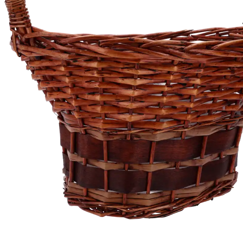 Zbliżenie na splot naturalnej wikliny w dolnej części kosza. Widoczna faktura materiału i ozdobne wykończenie podstawy.