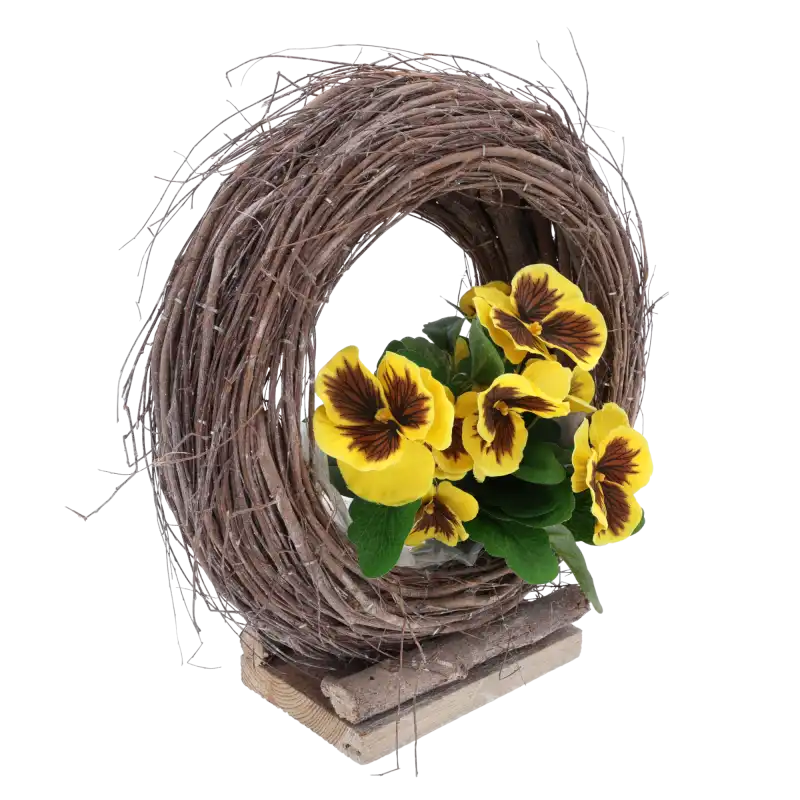 Okrągła osłonka na kompozycje 25 cm wypełniona żółtymi kwiatami. Naturalny design z gałęzi na drewnianej podstawie.
