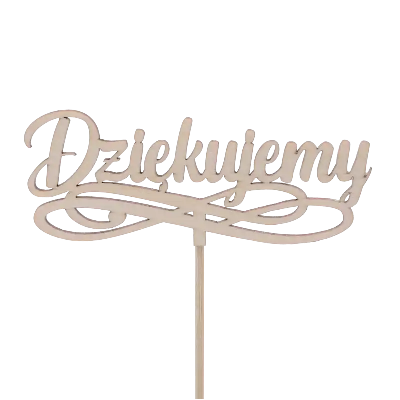 Drewniany napis na piku Dziękujemy o wymiarach 11x5 cm. Toppery napisy idealne jako podziękowanie dla rodziców lub nauczycieli. Całkowita długość wynosi 33 cm, wykonane z naturalnego drewna o grubości 2 mm.
