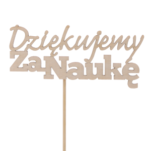 Zbliżenie na drewniany napis na piku Dziękujemy za naukę o długości 33 cm. Naturalne drewno i klasyczny krój czcionki to idealne toppery napisy do dekoracji prezentów.