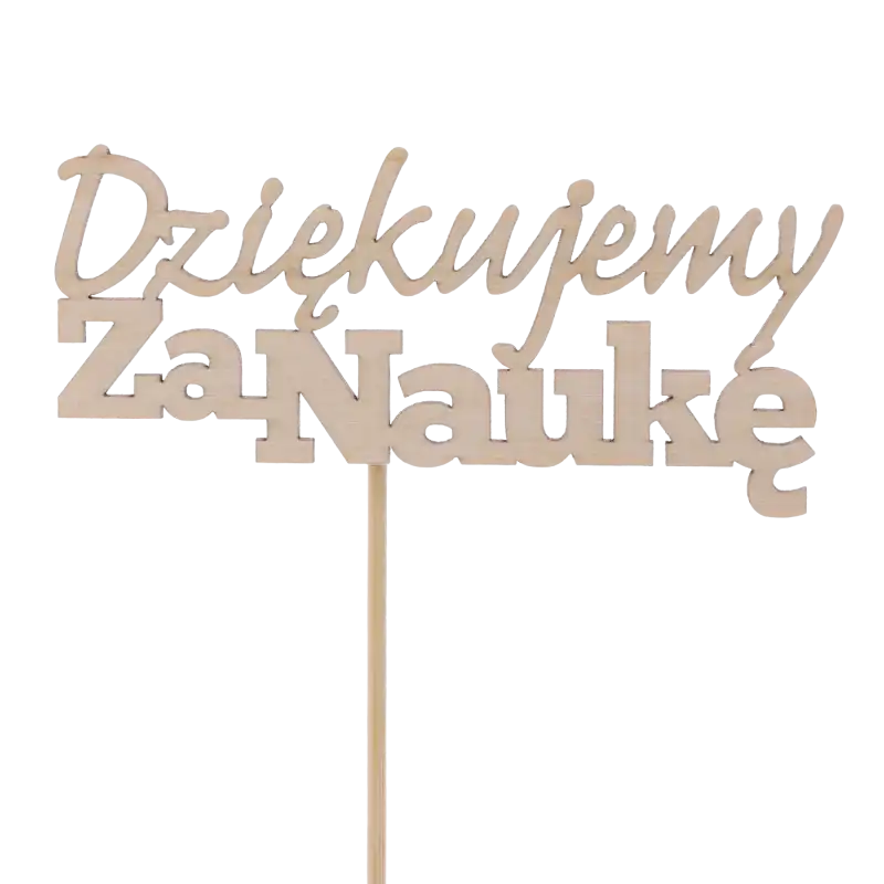 Zbliżenie na drewniany napis na piku Dziękujemy za naukę o długości 33 cm. Naturalne drewno i klasyczny krój czcionki to idealne toppery napisy do dekoracji prezentów.