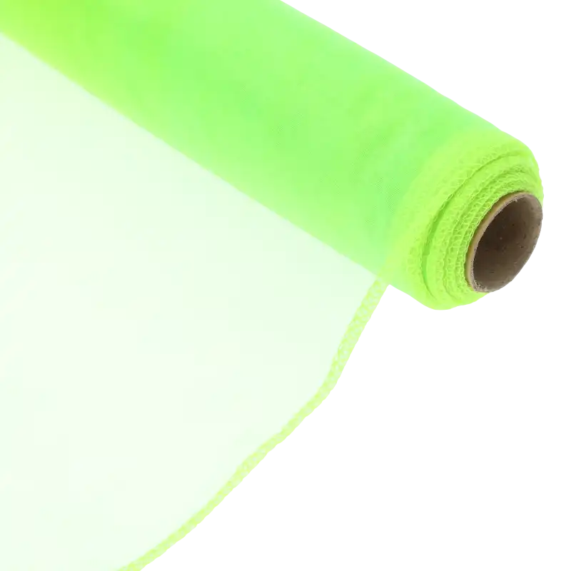 Zbliżenie na strukturę neonowej zielonej organzy na rolce. Delikatny, lekko prześwitujący materiał o równej krawędzi, wykorzystywany w florystyce do owijania kwiatów.