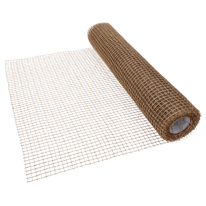 Złota siatka dekoracyjna częściowo rozwinięta z rolki, prezentująca geometryczną strukturę oczek. Materiał o szerokości 50 cm ułatwia tworzenie precyzyjnych dekoracji wnętrz.