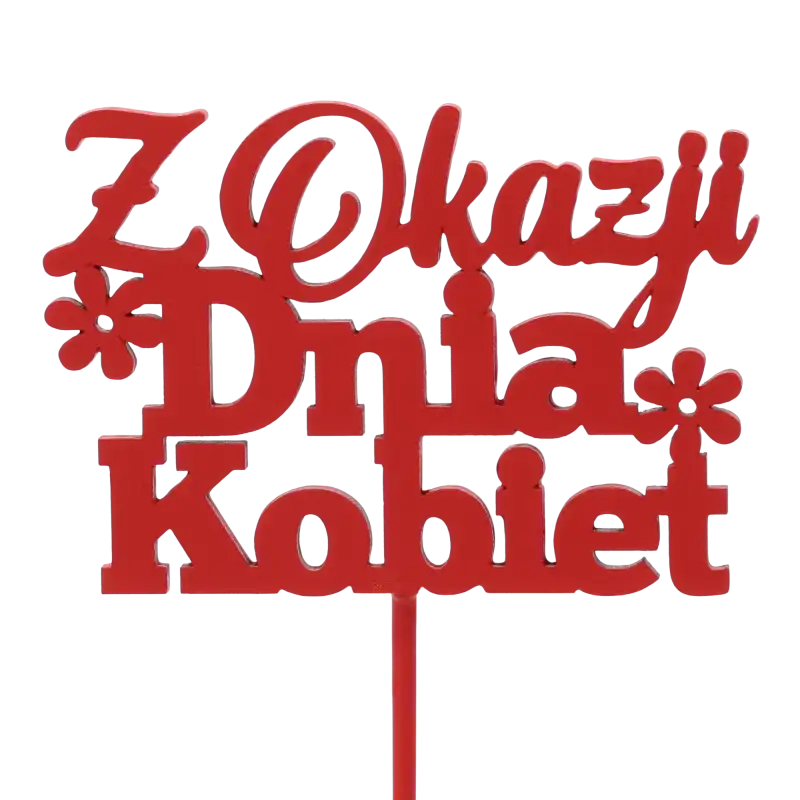 Zbliżenie na czerwony drewniany topper Z Okazji Dnia Kobiet o wysokości 34 cm, prezentujący ozdobny napis z kwiatowym detalem.