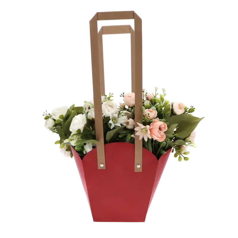 Czerwona torebka na kwiaty 46 cm wypełniona bukietem, prezentowana na czystym, białym tle.