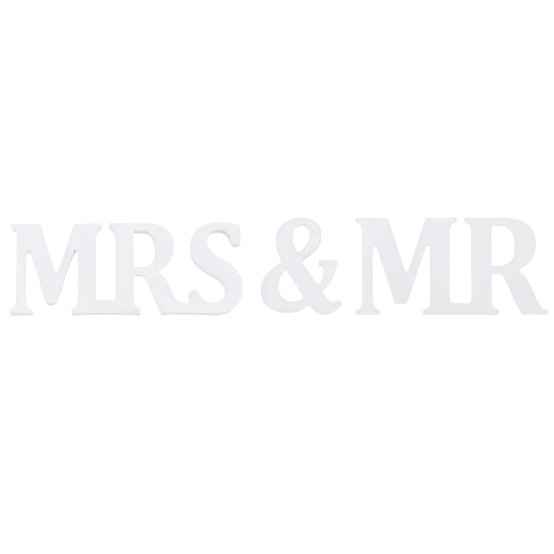 Zbliżenie na biały napis Mr &amp; Mrs, podkreślające wykończenie i kształt czcionki.