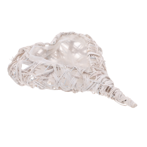 Osłonka rattanowa serce 27 cm w ujęciu z profilu. Naturalny materiał w odcieniach bieli pasujący do stylu eko.