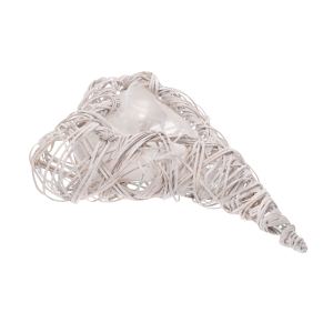 Osłonka rattanowa serce 24 cm ułożona w pozycji horyzontalnej. Wyraźny zarys kształtu serca oraz folia zabezpieczająca wnętrze.