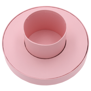 Rzut z góry na dno różowego flower boxa, ukazujący centralnie umieszczony cylinder do stabilizacji roślin.