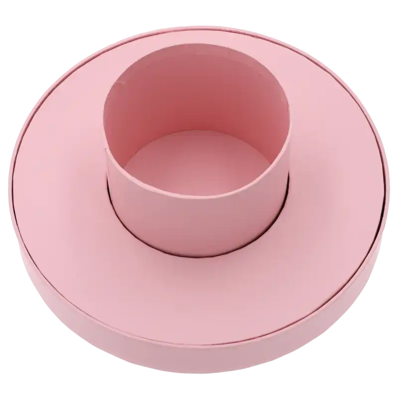 Rzut z góry na dno różowego flower boxa, ukazujący centralnie umieszczony cylinder do stabilizacji roślin.