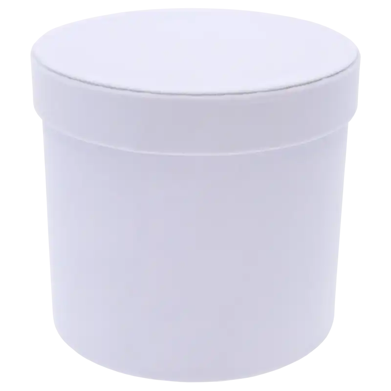 Pojedynczy biały flower box wykonany z welurowego materiału. Pudełko posiada zdejmowaną pokrywkę i gładką powierzchnię o średnicy 14 cm.