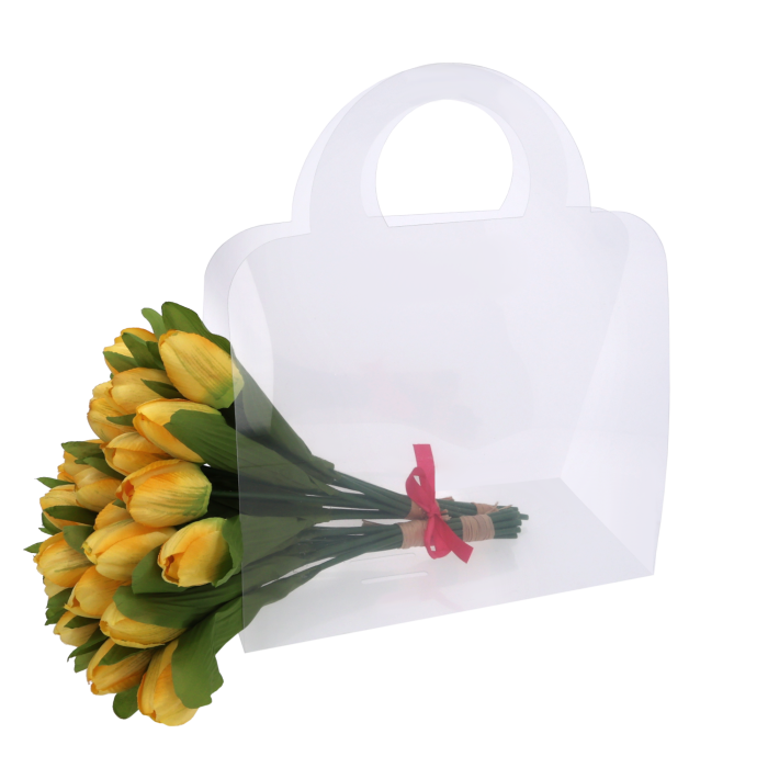 Przezroczysta torebka na kwiaty o wymiarach 30x27 cm z bukietem żółtych tulipanów przewiązanych wstążką, widok z boku.