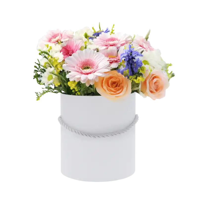 Biały flower box wypełniony kolorowymi kwiatami, gotowy jako dekoracja lub podziękowanie dla rodziców.