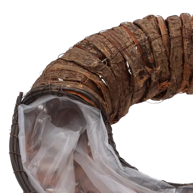 Wianek z kory 40 cm w kolorze brązowym ze złotymi akcentami, z folią ochronną, idealny do dekoracji florystycznych, stroików świątecznych i aranżacji nagrobnych.