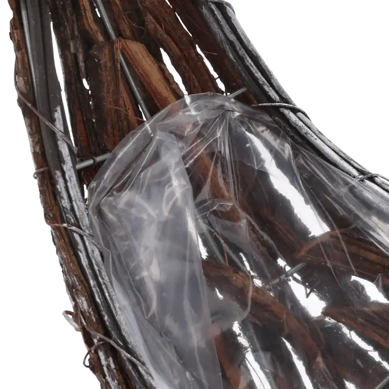 Kosz w kształcie serca posrebrzany 35 cm – elegancka oprawa dla roślin i kwiatów. Wykonany z kory, z folią wewnątrz, praktyczny i estetyczny. Idealny do dekoracji florystycznych, nagrobnych i domowych.