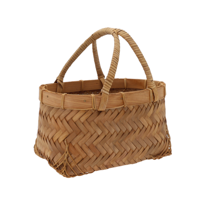 Pleciony koszyk z łuby (24 cm długości), ręcznie wykonany z naturalnego drewna. Rustykalna osłonka na doniczkę (wys. 23 cm) i kosz na kwiaty idealny do dekoracji boho.