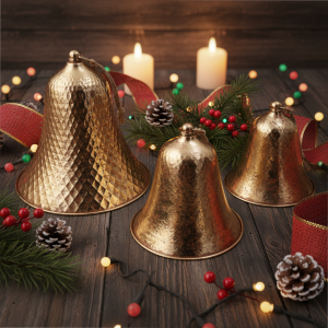 Duże dzwonki dekoracyjne na Boże Narodzenie, złote, z naturalnym sznurkiem. Złote dzwonki 3 szt., dzwonek na sznurku, dekoracja świąteczna, ozdoba w stylu rustykalnym.