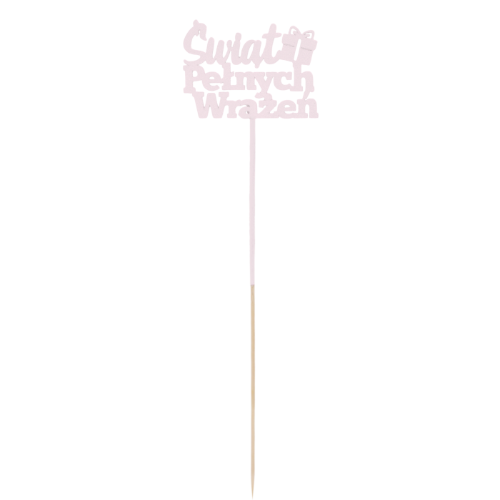 Cały topper z napisem w kolorze różowym z brokatem, osadzony na długim patyczku ułatwiającym montaż w dowolnej kompozycji.