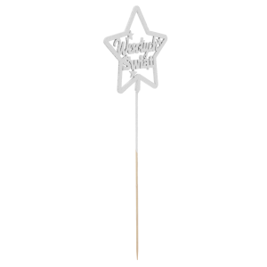 Widok na biały topper gwiazdka 10x10 cm z napisem Wesołych Świąt. Eleganckie ozdoby na piku do świątecznych kompozycji florystycznych.