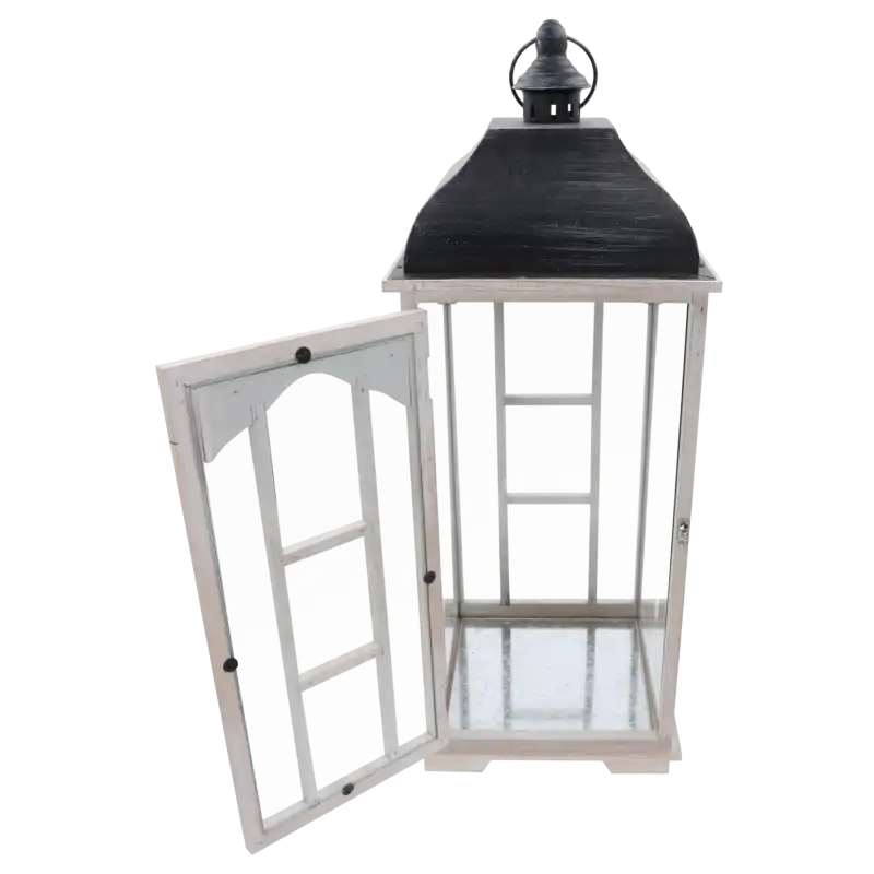 Pojedynczy lampion drewniany z otwartymi drzwiczkami i czarnym metalowym dachem. Widoczny mechanizm zamykania i wnętrze.