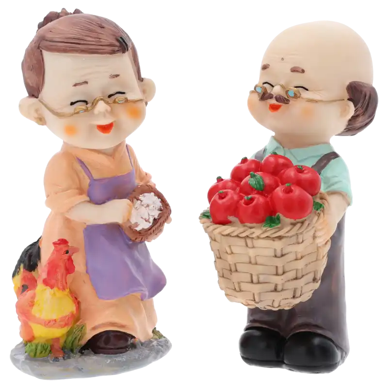 Komplet dwóch figurek babcia i dziadek o wysokości 15 cm. Babcia z kurą, dziadek z koszem jabłek. Idealna dekoracja rodzinna.