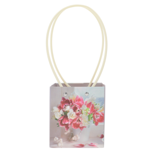 Pionowa papierowa torebka kwiatowa 31x13x11 cm z nadrukiem bukietu tulipanów. Posiada wygodne rączki do przenoszenia roślin.