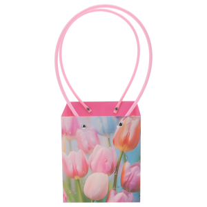 Pionowa torebka kwiatowa 34x15x13 cm z nadrukiem kolorowych tulipanów, wyposażona w różowe rączki ułatwiające przenoszenie kompozycji florystycznych.