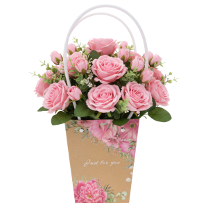 Torebka kwiatowa Just For You 34x15x12 cm z umieszczonym wewnątrz bukietem różowych kwiatów. Gotowa aranżacja prezentowa na każdą okazję.