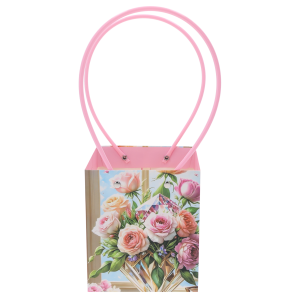 Papierowa torebka kwiatowa w róże o wysokości 34 cm. Eleganckie torebki prezentowe z wygodnymi uchwytami do bukietów i roślin doniczkowych, zapewniające estetyczną oprawę kwiatów.