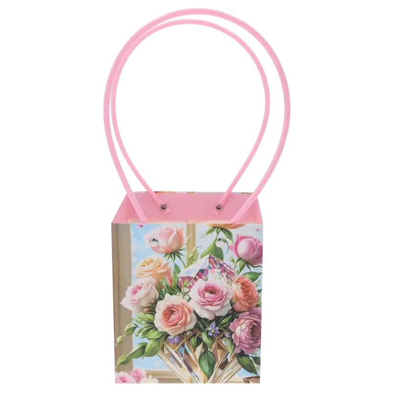 Papierowa torebka kwiatowa w róże o wysokości 34 cm. Eleganckie torebki prezentowe z wygodnymi uchwytami do bukietów i roślin doniczkowych, zapewniające estetyczną oprawę kwiatów.