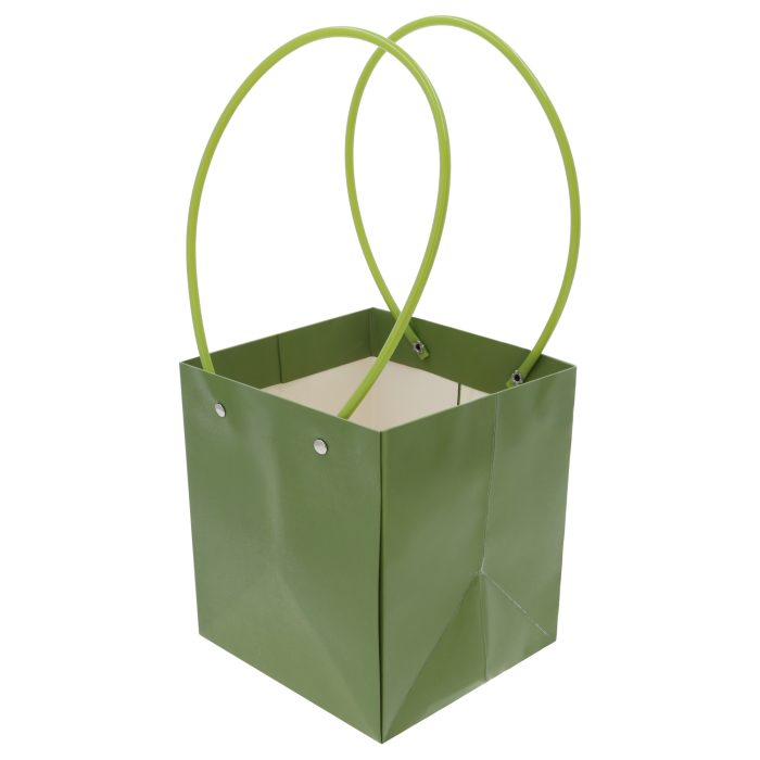 Pusta zielona torebka prezentowa o podstawie 15x15 cm, ustawiona pod kątem, ukazująca głębokie wnętrze i estetyczne mocowanie uchwytów.